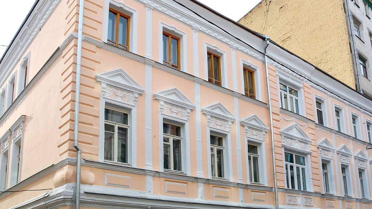 Трем домам в неоклассическом стиле в центре Москвы вернули исторический облик