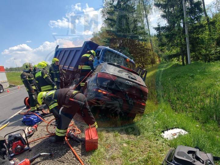 Водитель автомобиля погиб после столкновения с КамАЗом на 232-м километре ЦКАД