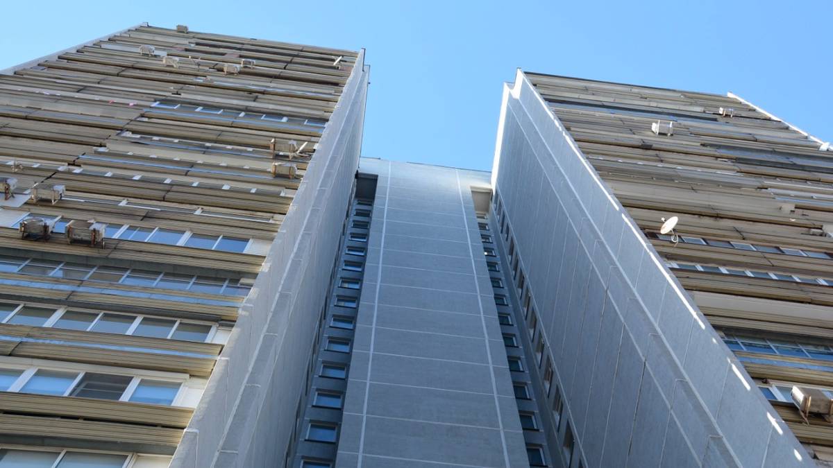 Капитальный ремонт 25-этажного дома завершился в Обручевском районе