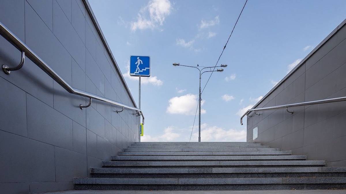 Рафик Загрутдинов: Более чем на 80 процентов завершено устройство котлованов южного пешеходного перехода у городского вокзала Тимирязевская