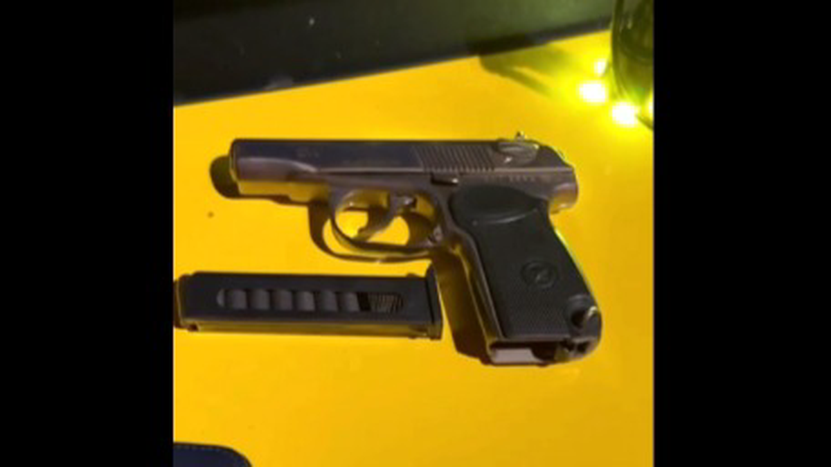 Автоинспекторы нашли пистолет с патронами у пассажира такси в центре Москвы