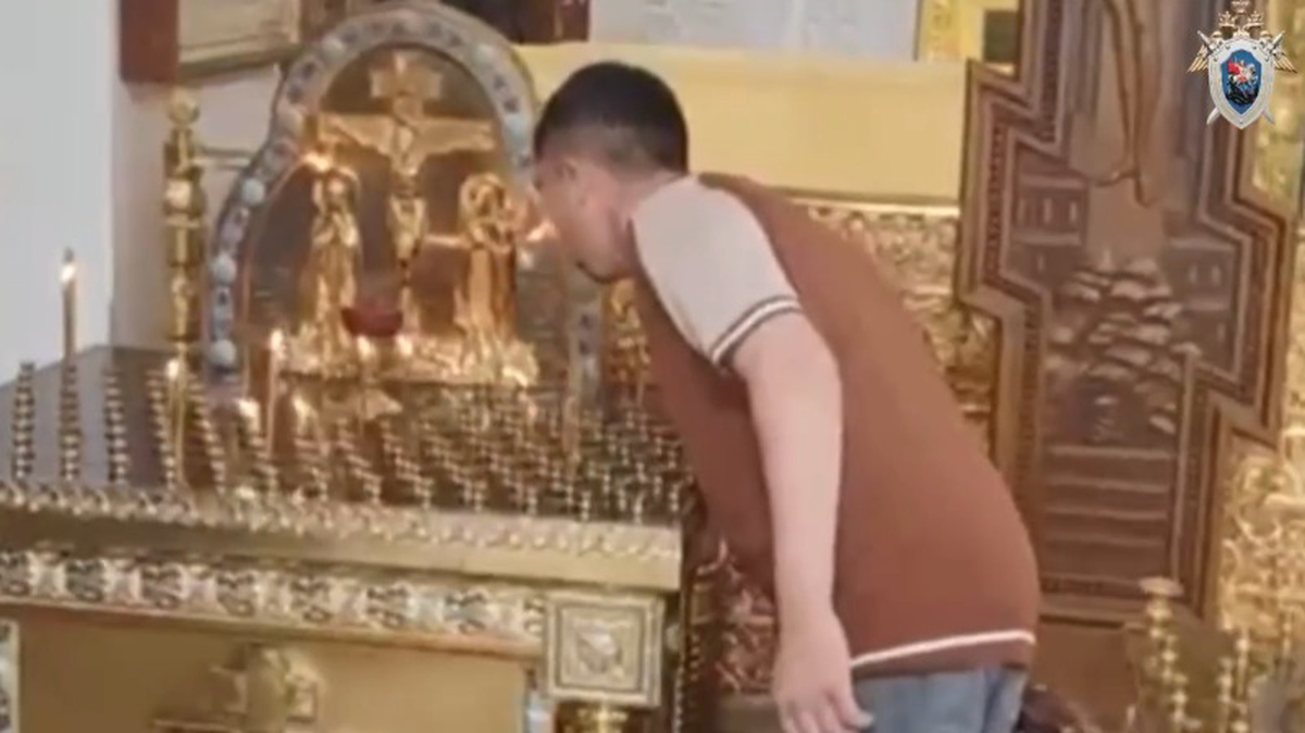 Молодой человек задул свечи и избил прихожанку в московском храме