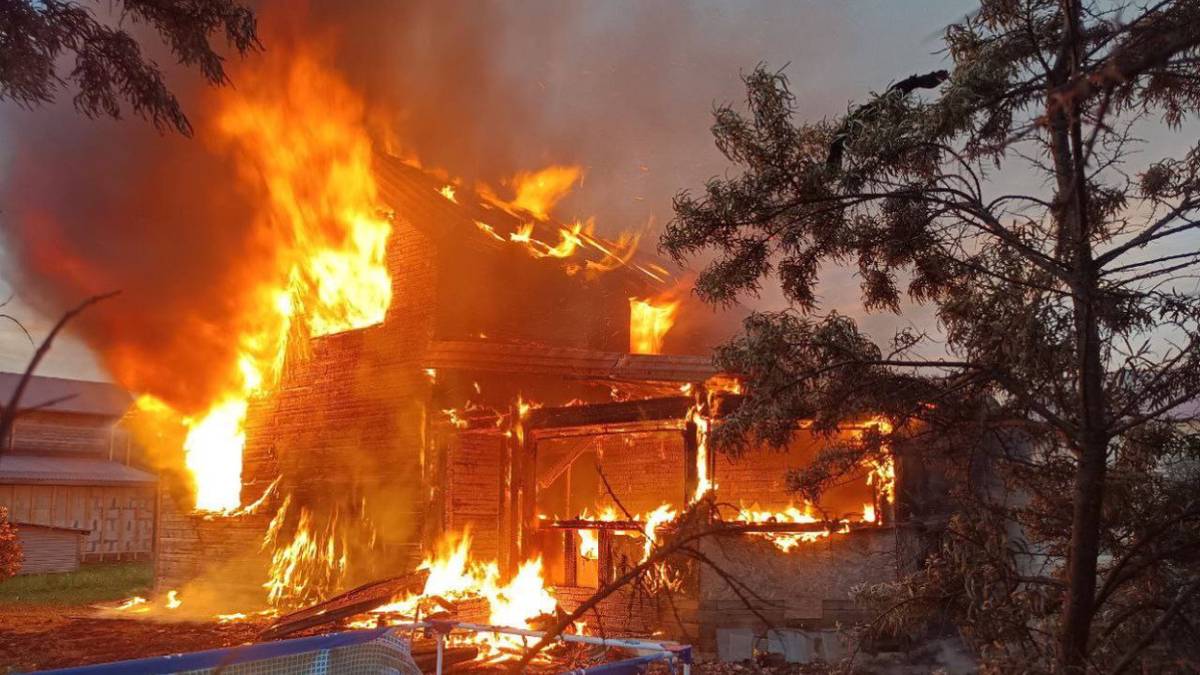 Брат и сестра погибли на пожаре в Архангельской области