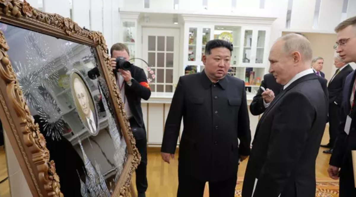 Ким Чен Ын подарил Путину бюст и картину с изображением президента РФ