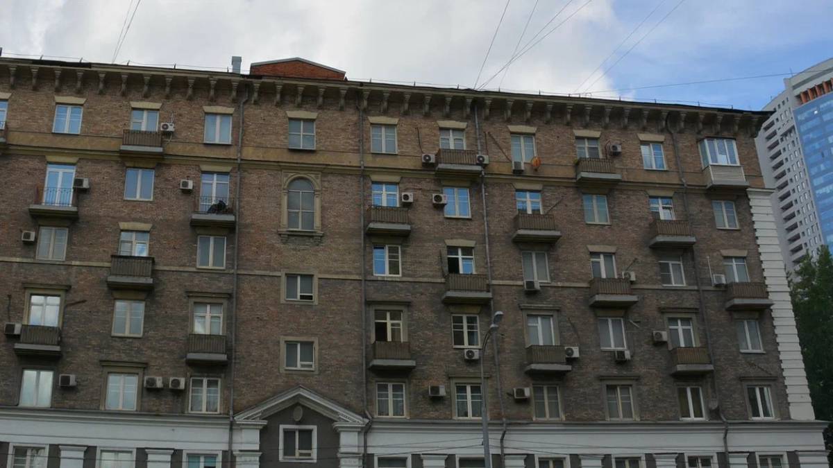 Фасад дома 1940 года постройки на севере Москвы приведут в порядок