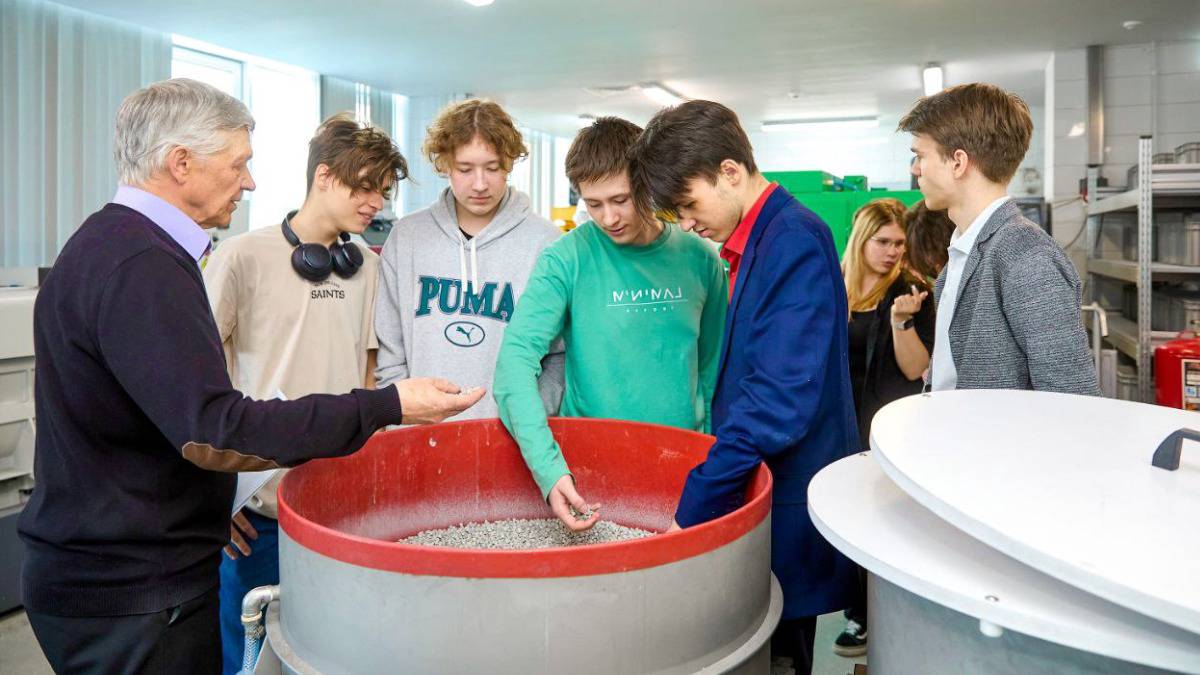 Собянин: Для московских школьников провели свыше 400 экскурсий на предприятия