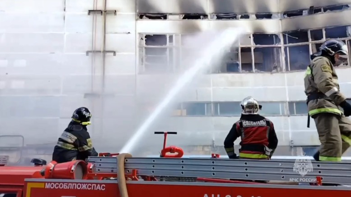 Появилось видео тушения пожара в здании НИИ «Платан» во Фрязине
