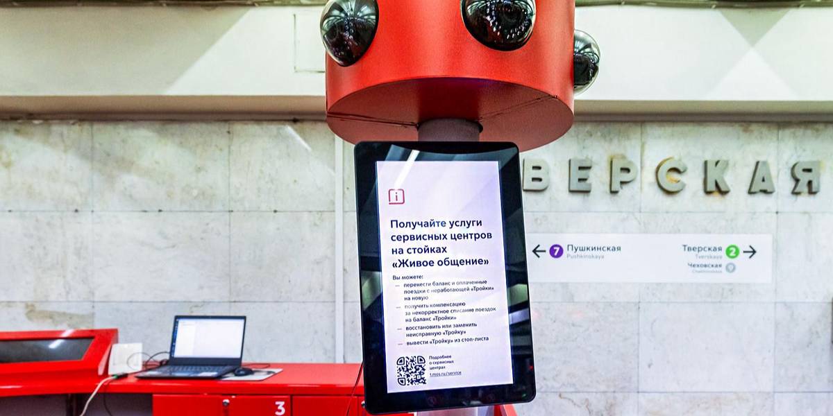 Цифровые планшеты появились на всех стойках «Живое общение» в московском метро