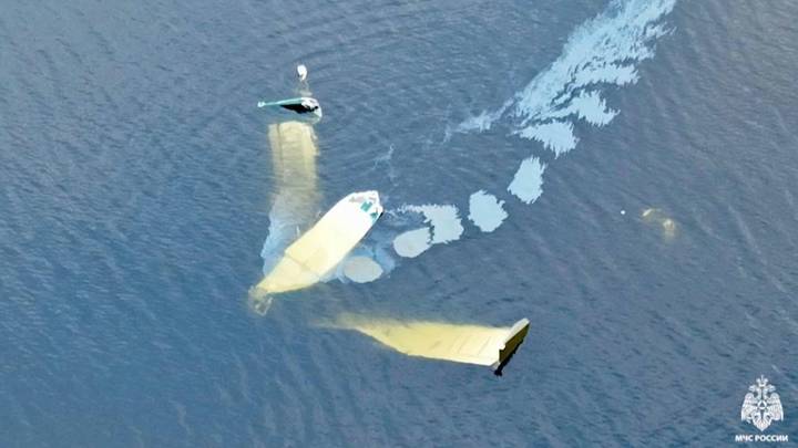 Гидроплан «Орион-11» упал при взлете на озере Имандра в Мурманской области