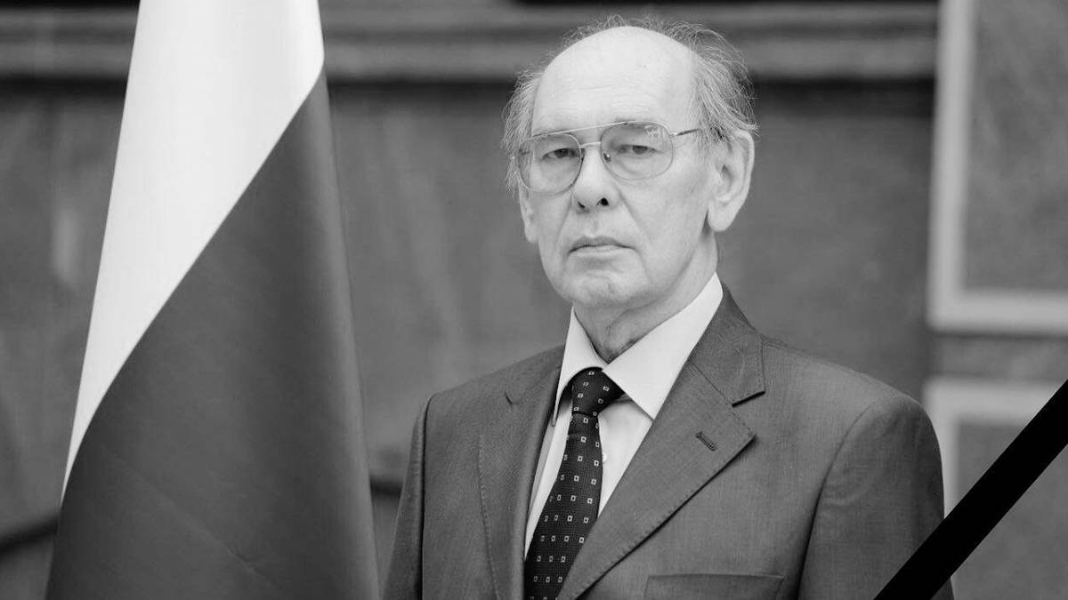Скончался посол РФ в Алжире Валерьян Шуваев