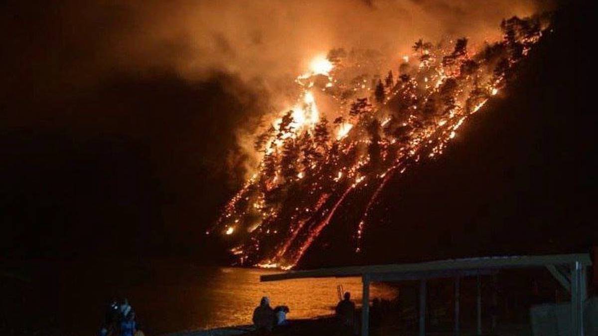 Бойко: Площадь пожара в бухте Инал увеличилась до шести тысяч «квадратов»