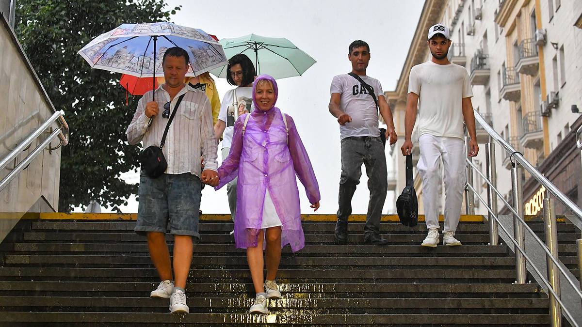 Московичей предупредили о жаркой и дождливой погоде 18 июля 
