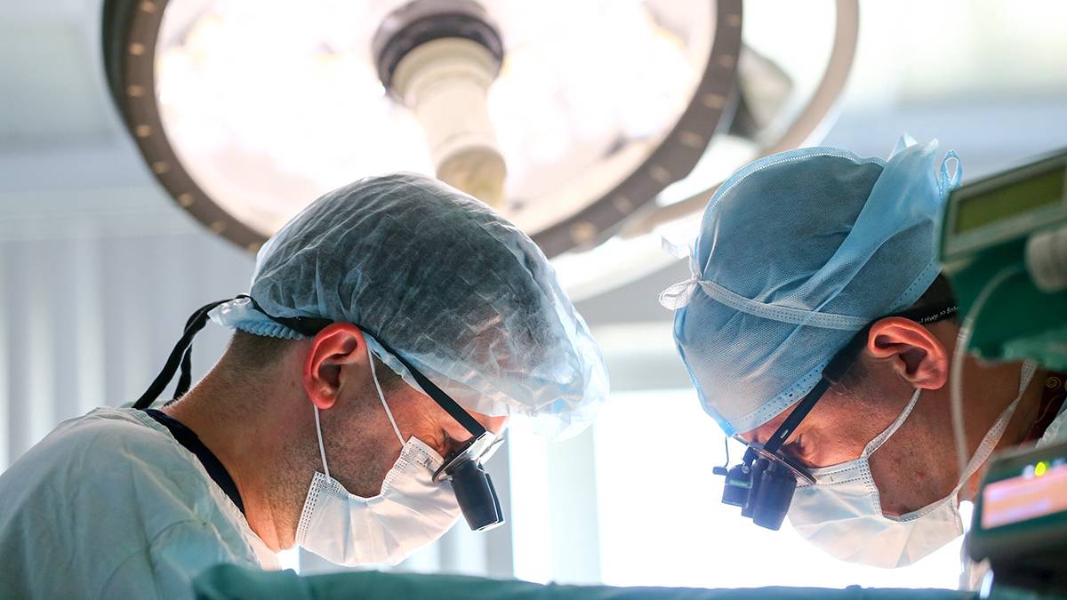 Пациента с грыжей диаметром 10 сантиметров спасли врачи в Одинцове