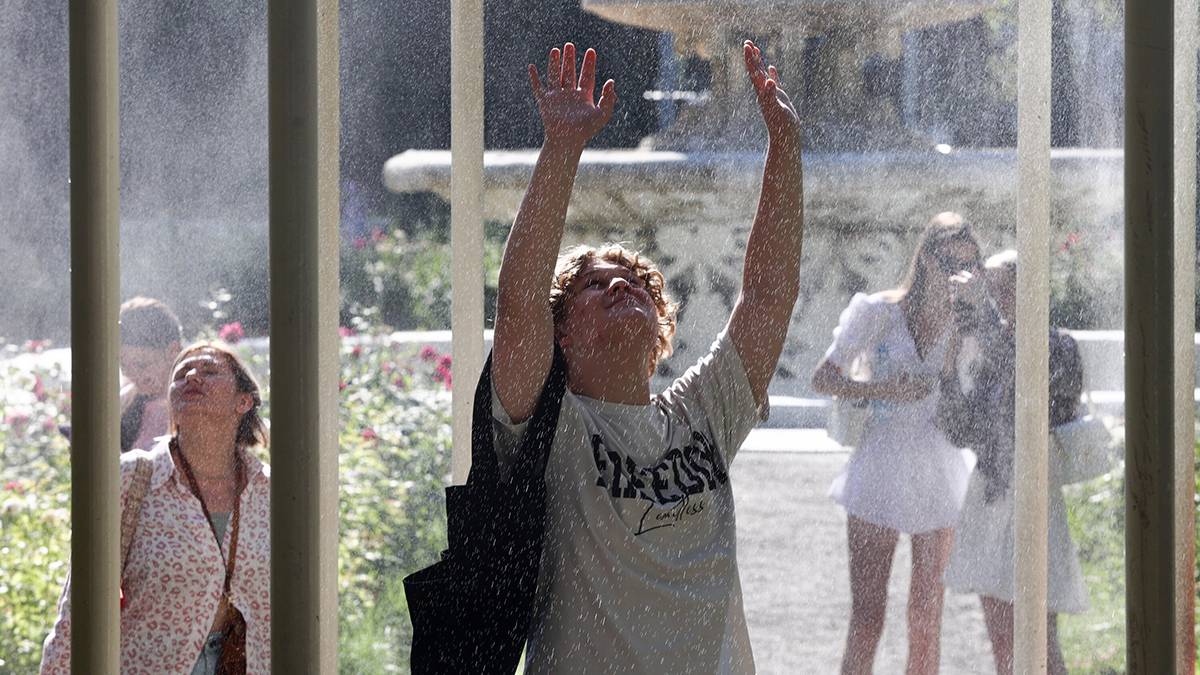 Синоптики пообещали москвичам жару с кратковременным дождем 15 июля