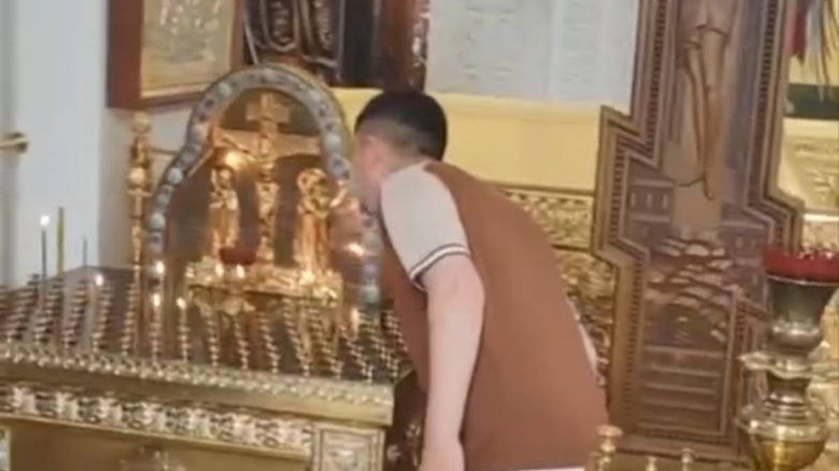 Мужчина, задувший свечи в храме в Москве, признан невменяемым