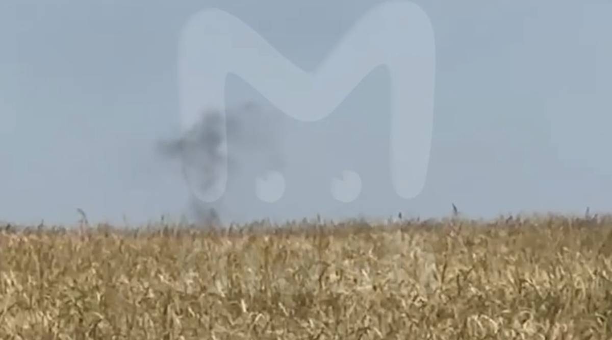 Появились кадры с места падения самолета Sukhoi Superjet 100 в Подмосковье