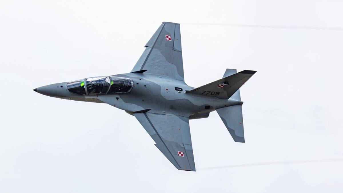 Военно-тренировочный самолет разбился во время полета в Польше