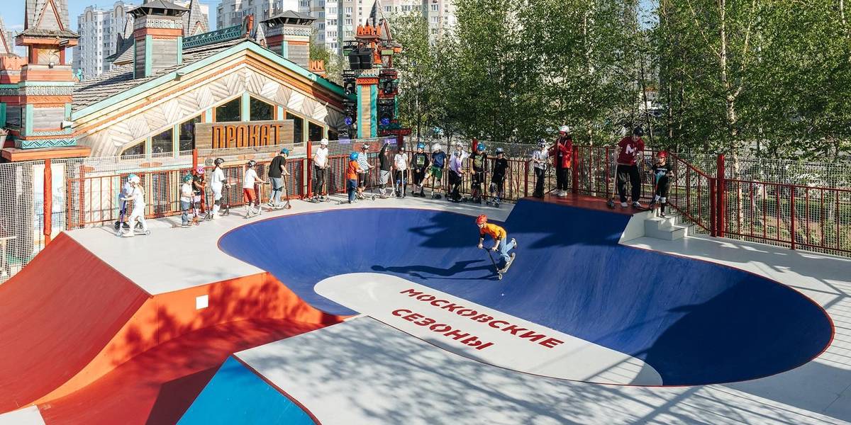 Лето в Москве: в городских скейт-парках бесплатно научат езде на трюковом самокате 