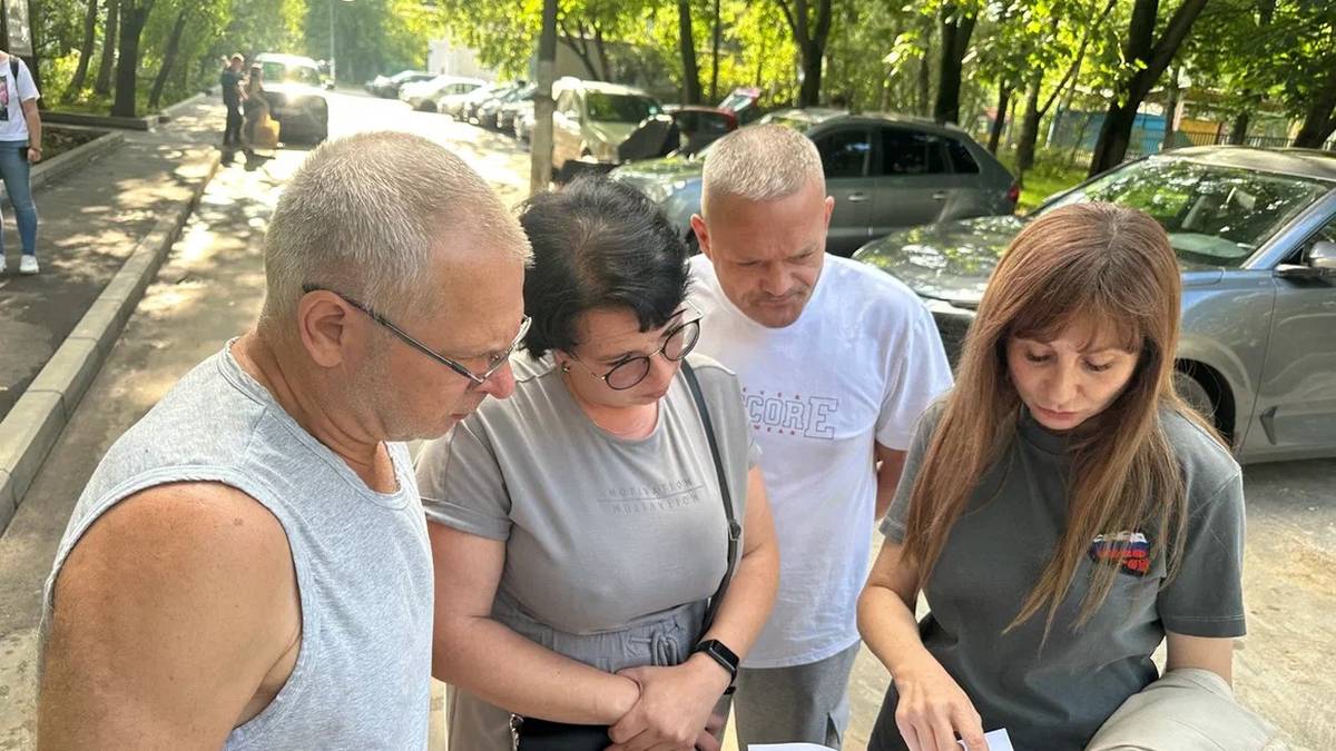 Лариса Картавцева рассказала о ходе благоустройства детской площадки на улице Плещеева в Бибиреве