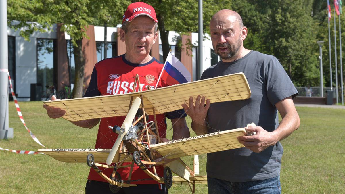 Изобретатель Кучмин посетил чемпионат России по авиамодельному спорту в Чертанове