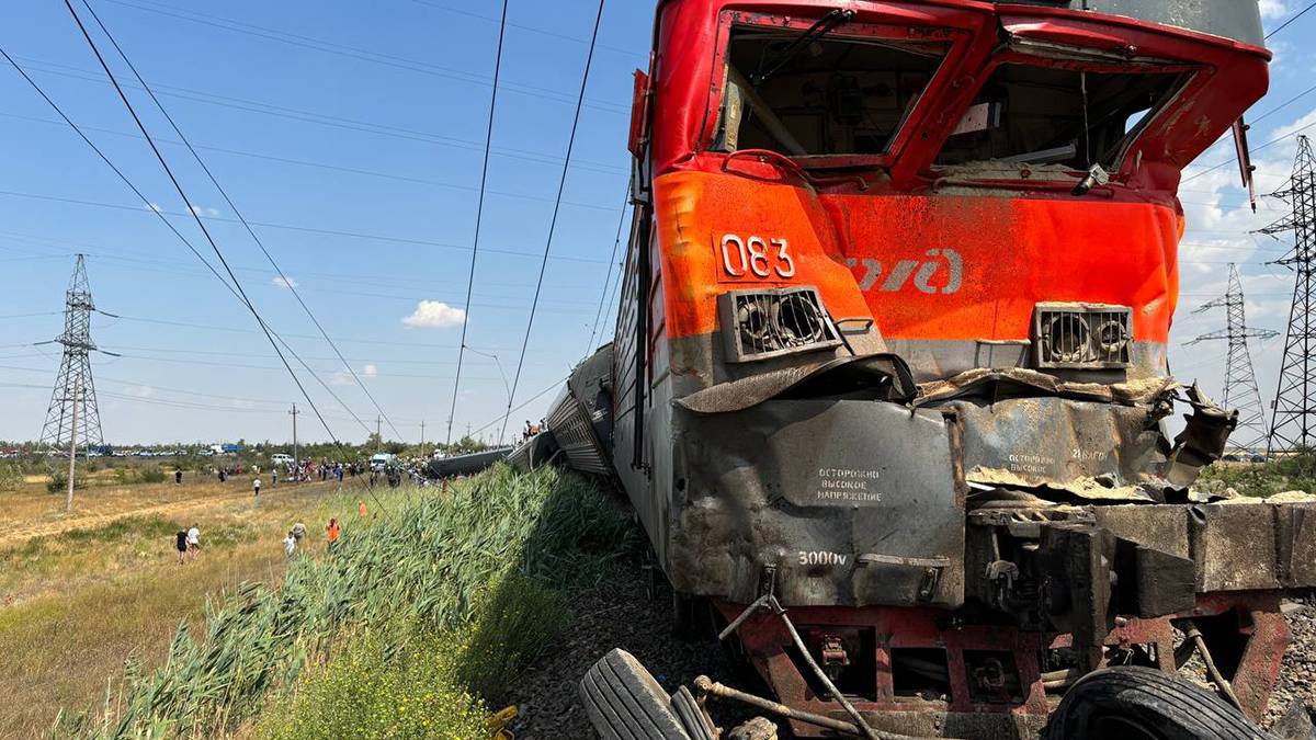 Бочаров рассказал о состоянии пострадавших при сходе поезда с рельсов детей