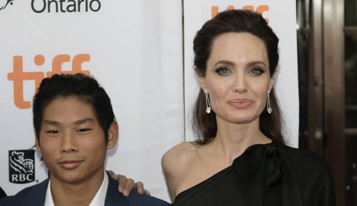 Сына Анджелины Джоли и Бреда Питта госпитализировали с травмой головы