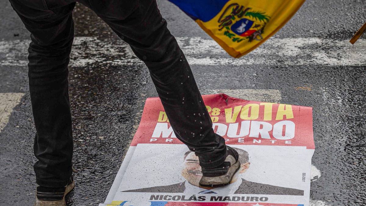 Почему Венесуэлу охватила волна протестов после выборов президента и что будет дальше