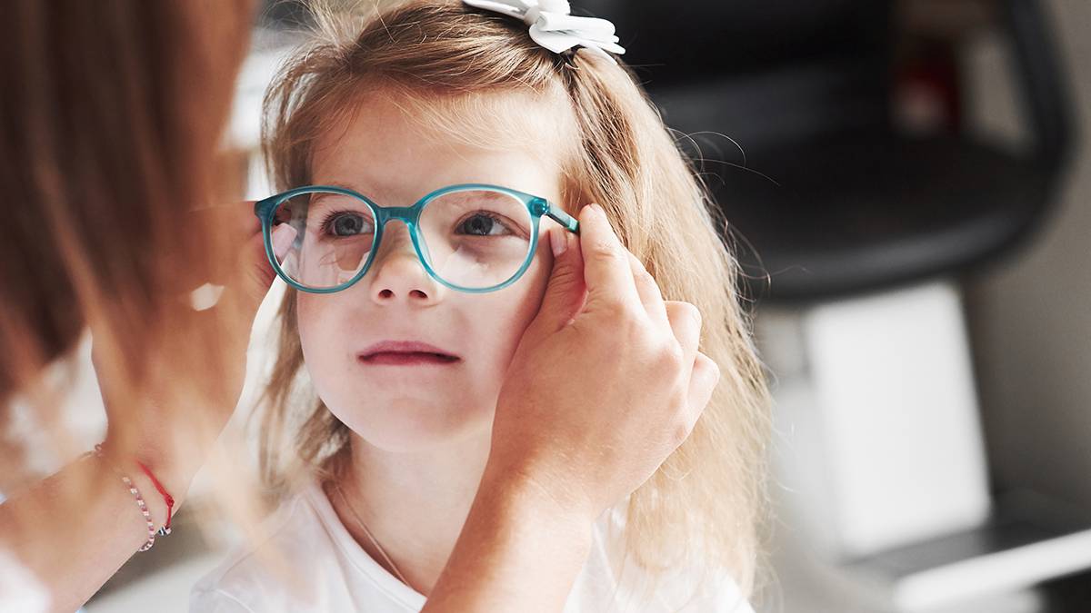 Офтальмолог Светлаков рассказал, как выявить проблемы со зрением у детей