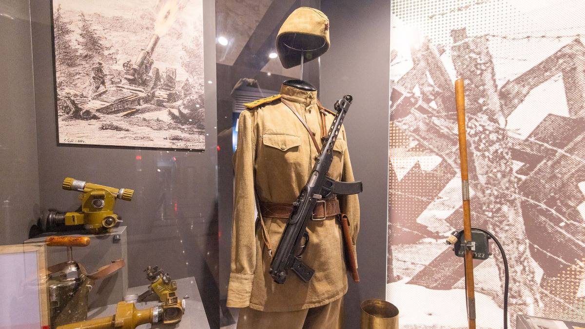 Около 100 раритетов представили на выставке к 80-летию освобождения РСФСР в Музее Победы
