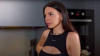 Самойлова пришла в суд, где пройдет беседа по иску о разводе с Джиганом