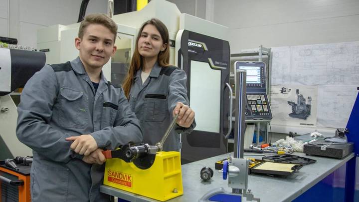 В День любви, семьи и верности колледжи Москвы делятся историями любви студентов