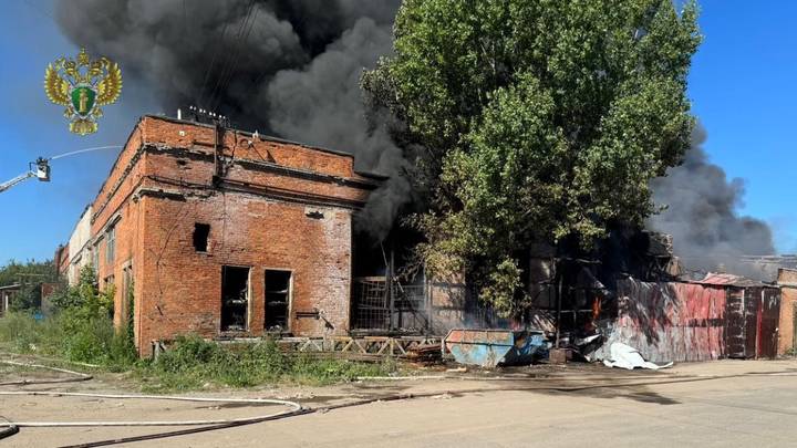 Прокуратура контролирует расследование пожара на производстве в Химках