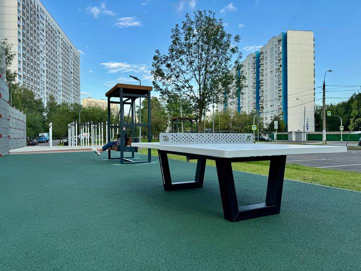 Депутат Мосгордумы Семенников проверил ход строительства спорткластера в Ясеневе