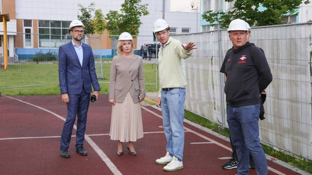 Ученики школы в Марьине будут заниматься спортом на обновленной спортивной арене