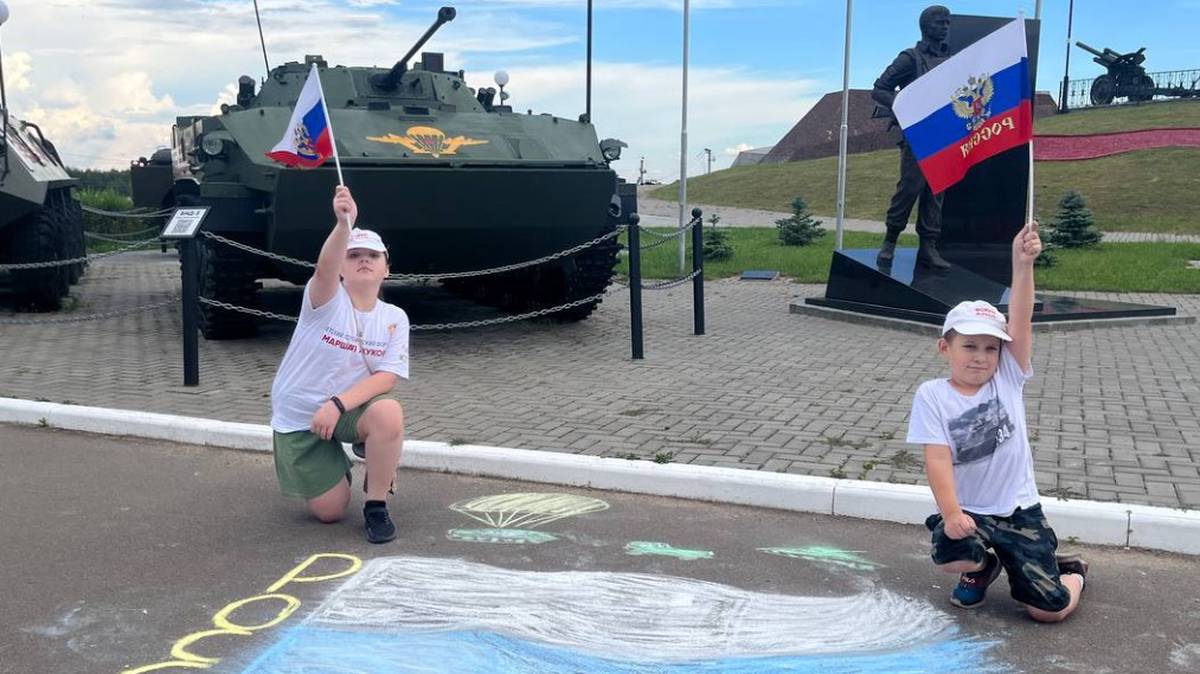 Москвичи вошли в число первых участников онлайн-флешмоба «Цвета российского флага»