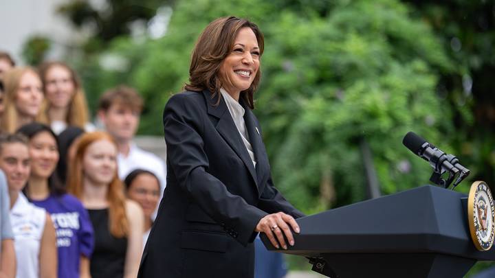 Либерал и экстремист: чем известен кандидат на пост вице-президента при Камале Харрис?