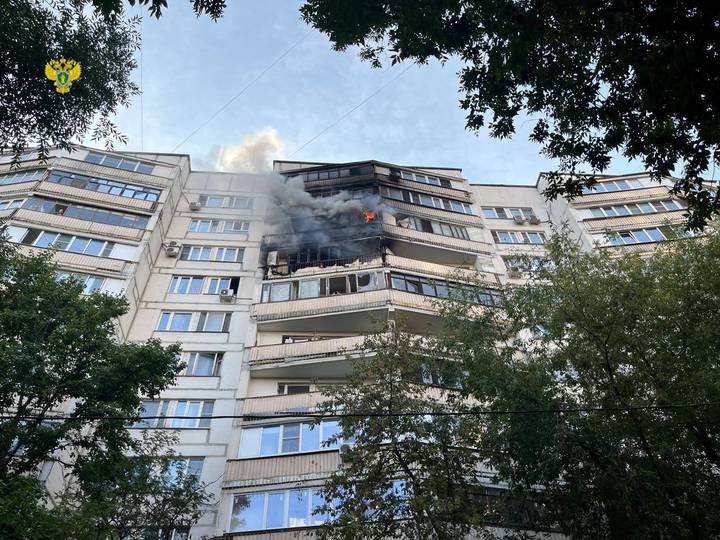 Пожар произошел в одном из жилых домов в Чертанове, пострадали мать и ребенок