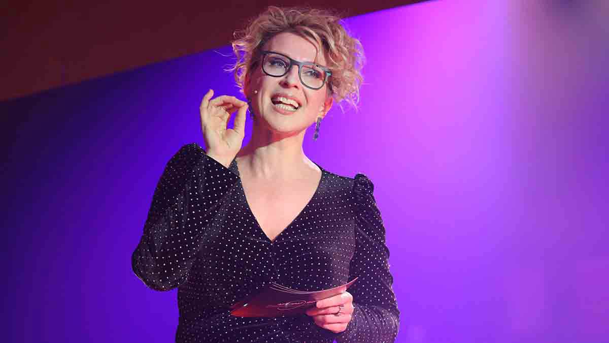 Чурикова защитила свою соведущую в шоу «Голос. Дети» Валю Карнавал после критики