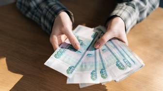 Аналитик Абелев призвал россиян иметь при себе пять-семь тысяч рублей наличными