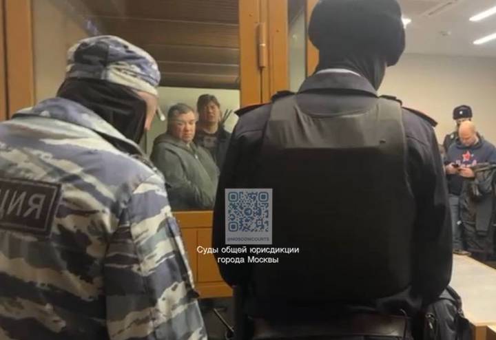 Суд взыскал с экс-владельца «Югры» Хотина 14 миллиардов рублей: история краха крупнейшего банка в РФ