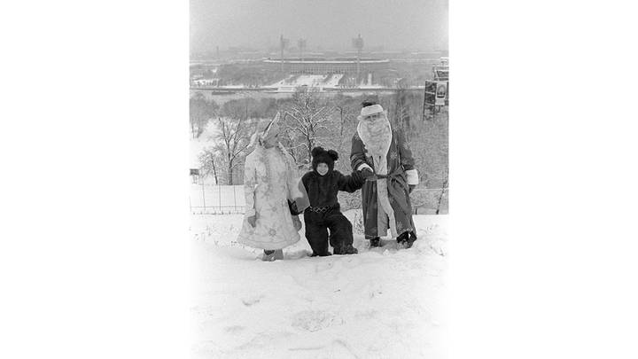 Дед Мороз, Снегурочка и олимпийский медвежонок, 1979 год / Фото: ТАСС