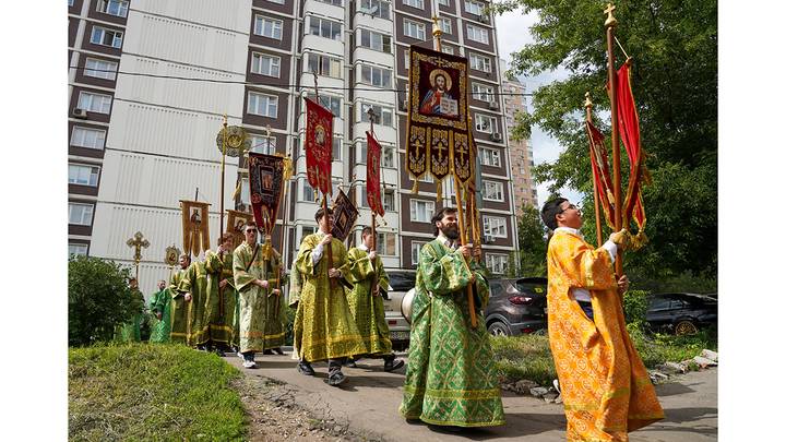 Крестный ход на территории Северо-Восточного викариатства Москвы в праздник Святой Троицы по маршруту «Дорога в Лавру» / Фото: АГН Москва