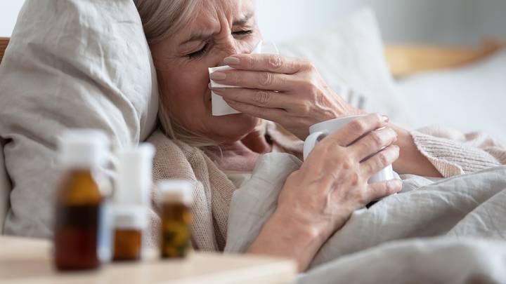 Рты марлей позатыканы