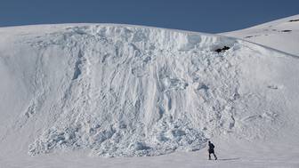 Пять лыжников погибли из-за схода двух лавин в горах на западе Австрии