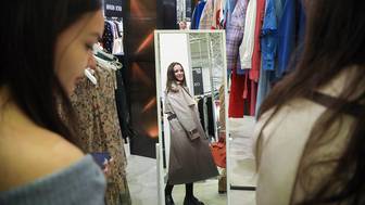 Как определить долговечность одежды еще в магазине