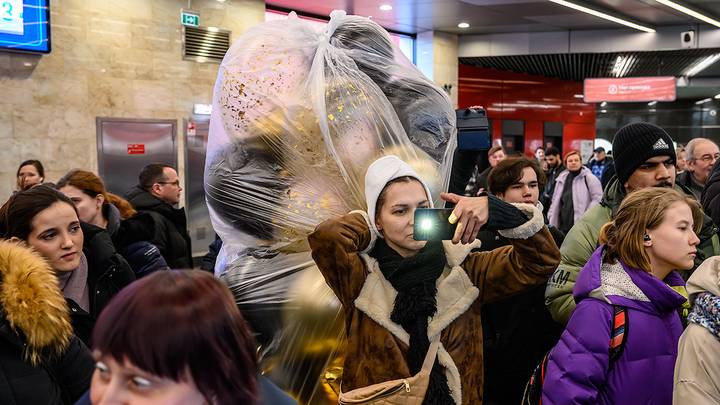 Органный концерт на станции метро «Мичуринский проспект» / Фото: Дмитрий Дубинский / Вечерняя Москва