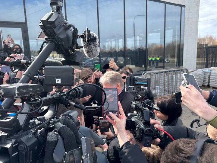 Дмитрий Песков на похоронах Бедроса Киркорова 