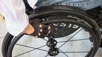 Юноша в США погиб после падения с инвалидной коляски во время посадки в самолет