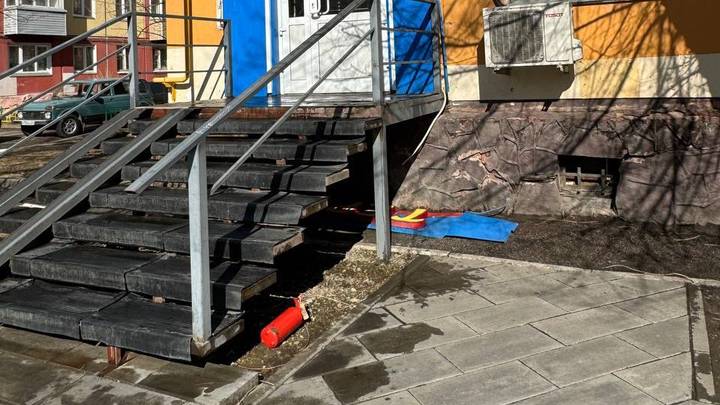 Пенсионерку в Красноярске сдуло с балкона ураганом