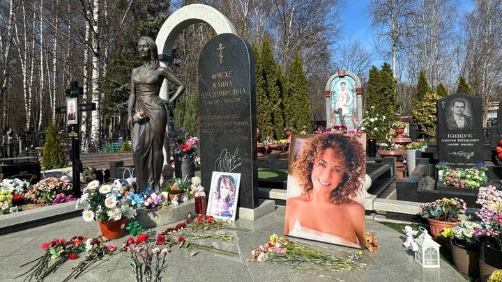 Могила Жанны Фриске